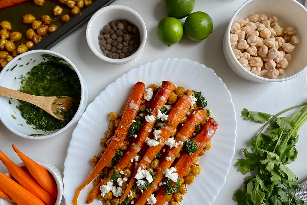 Receta Zanahorias Asadas con Chimichurri de Cilantro y Garbanzos Crujientes