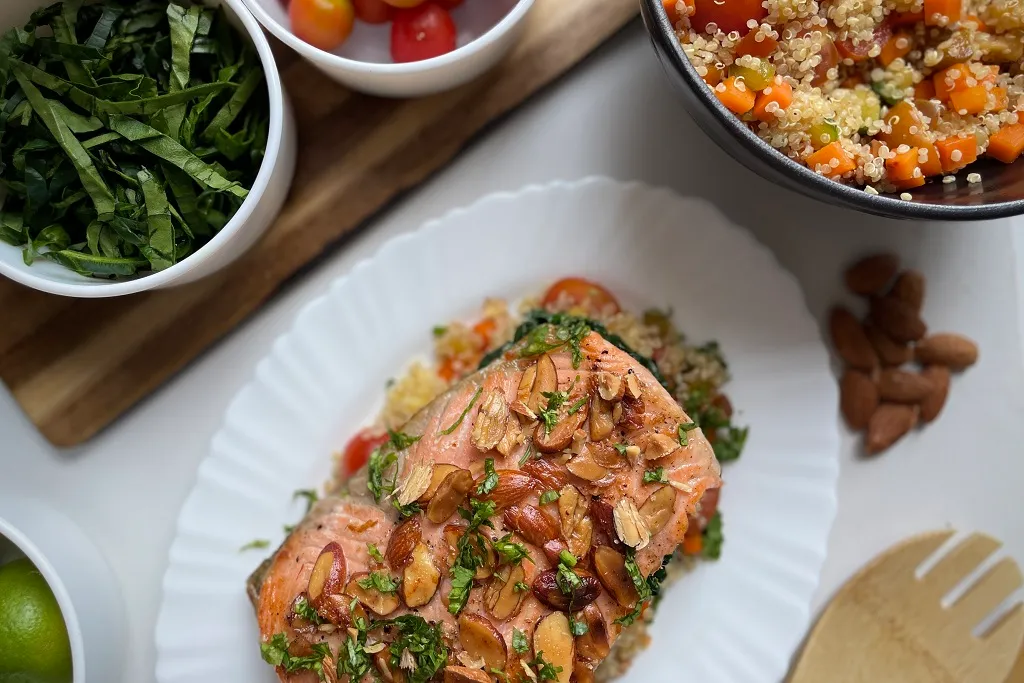 Recipe Almond-Crusted Salmon with Spinach and Veggie Quinoa