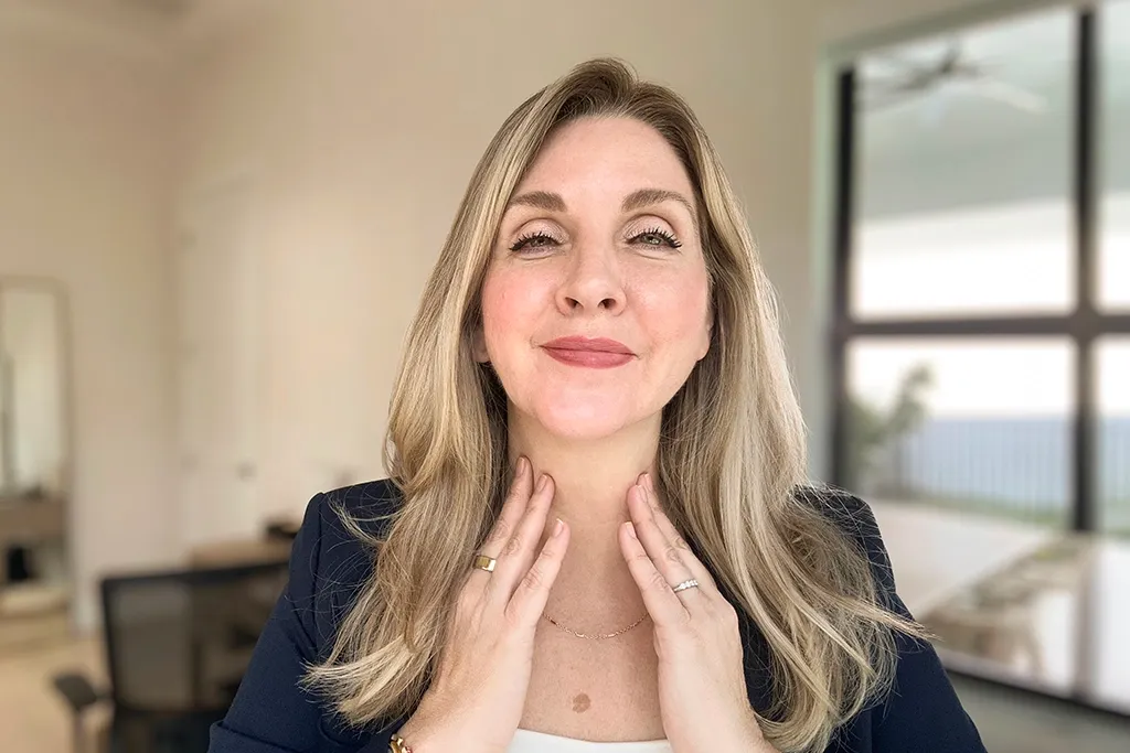 Tiroides El Chequeo de Cuello de 60 Segundos